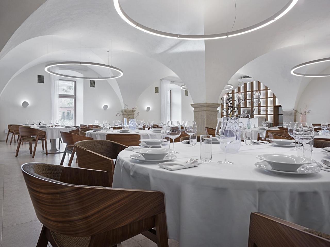 Lotrinsky Hotel Velké Pavlovice 외부 사진