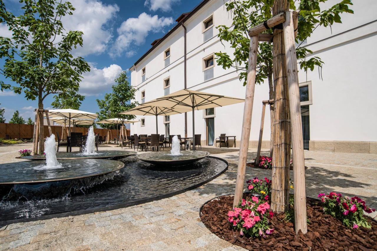 Lotrinsky Hotel Velké Pavlovice 외부 사진