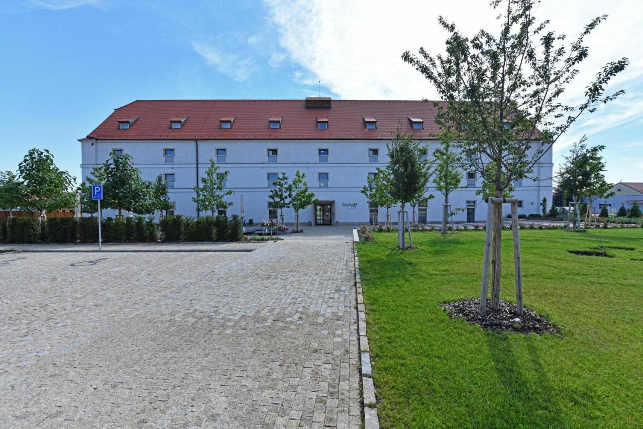 Lotrinsky Hotel Velké Pavlovice 외부 사진