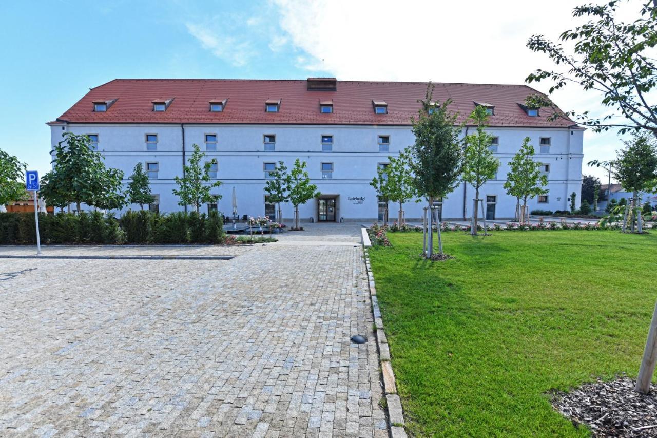Lotrinsky Hotel Velké Pavlovice 외부 사진