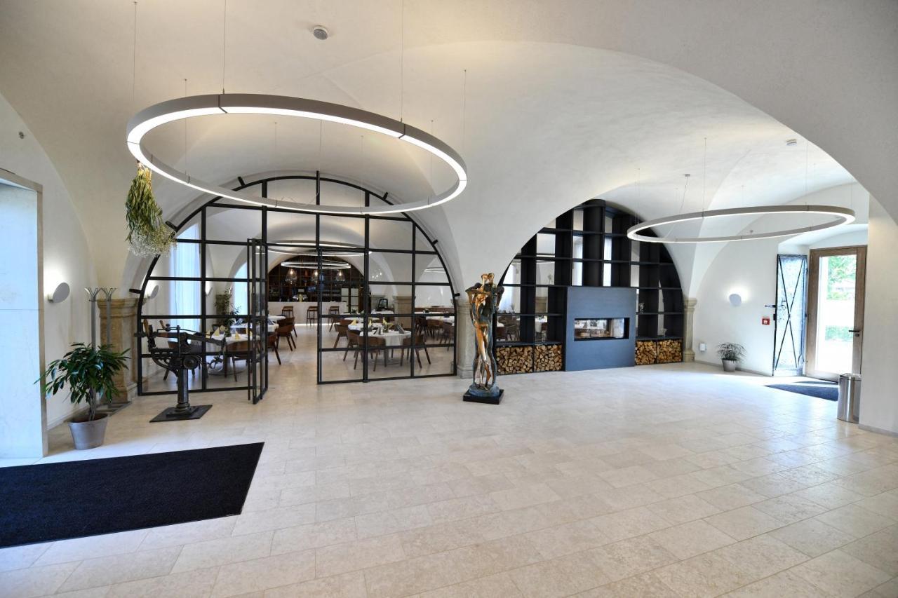 Lotrinsky Hotel Velké Pavlovice 외부 사진