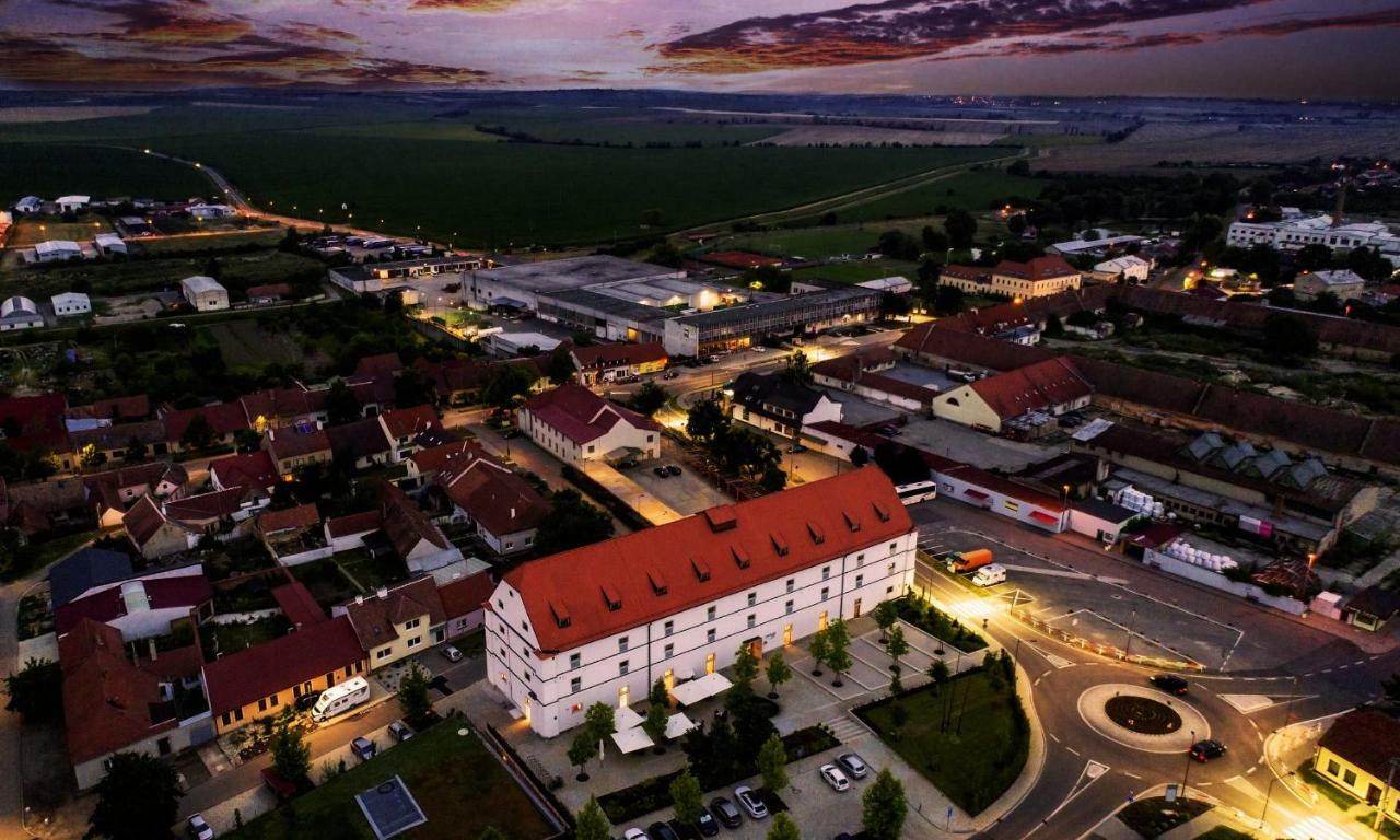 Lotrinsky Hotel Velké Pavlovice 외부 사진